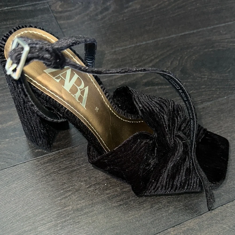 Comfortable Black Shoes - Picture 3 of 6